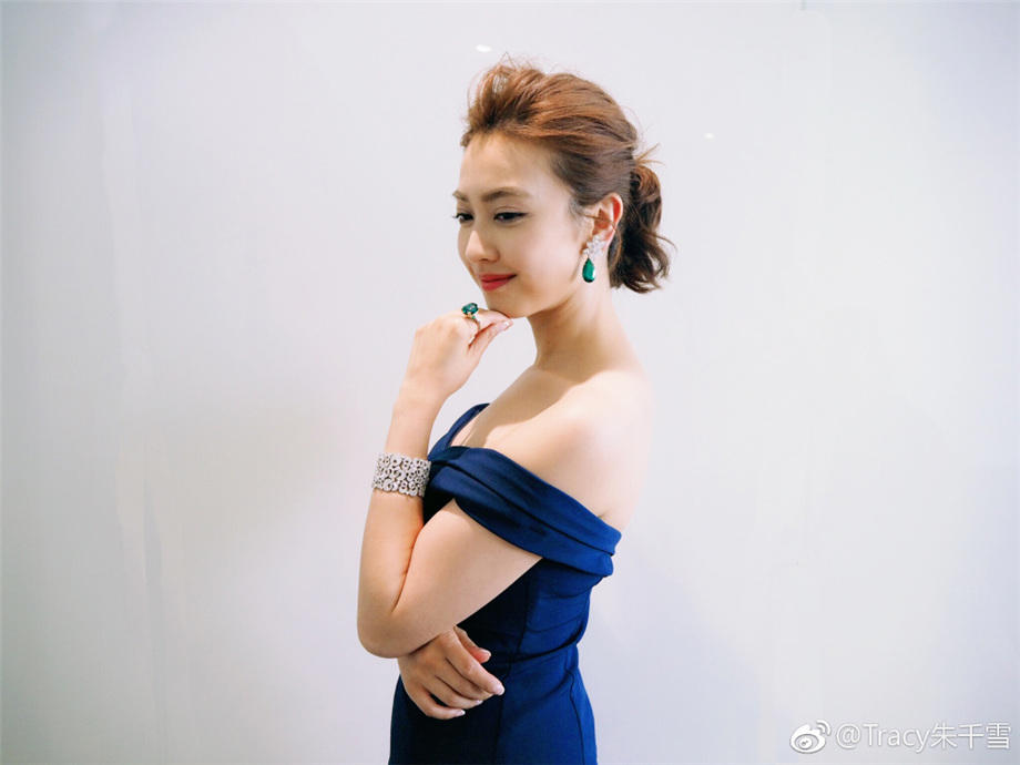 情场：年轻女孩与中年男人的荒唐爱情