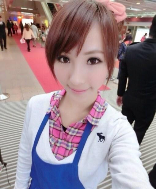 发现高校教务长奈津子的性秘密