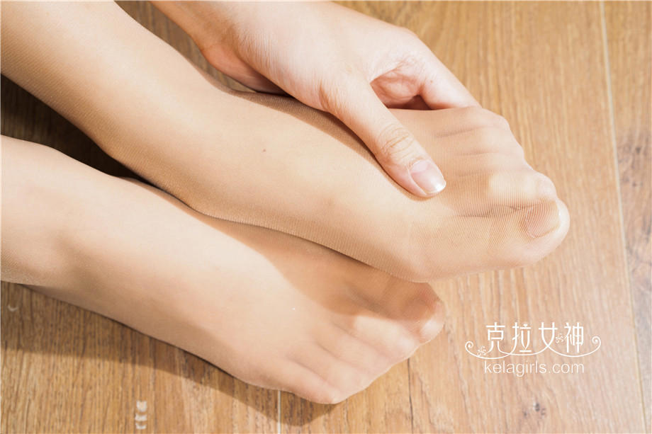 深夜酒吧 我主动钻进男上司怀里