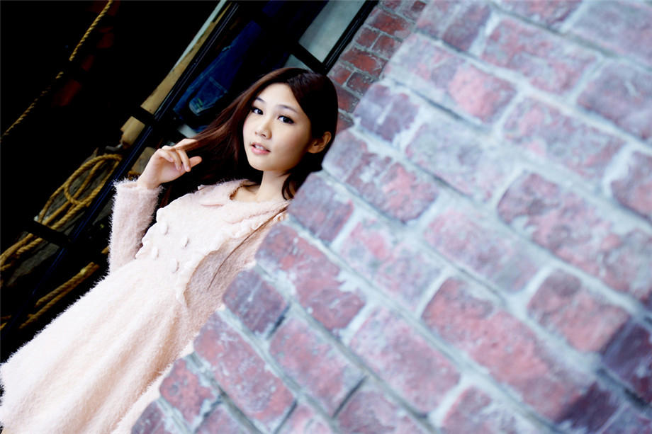 被高潮淹没的女人