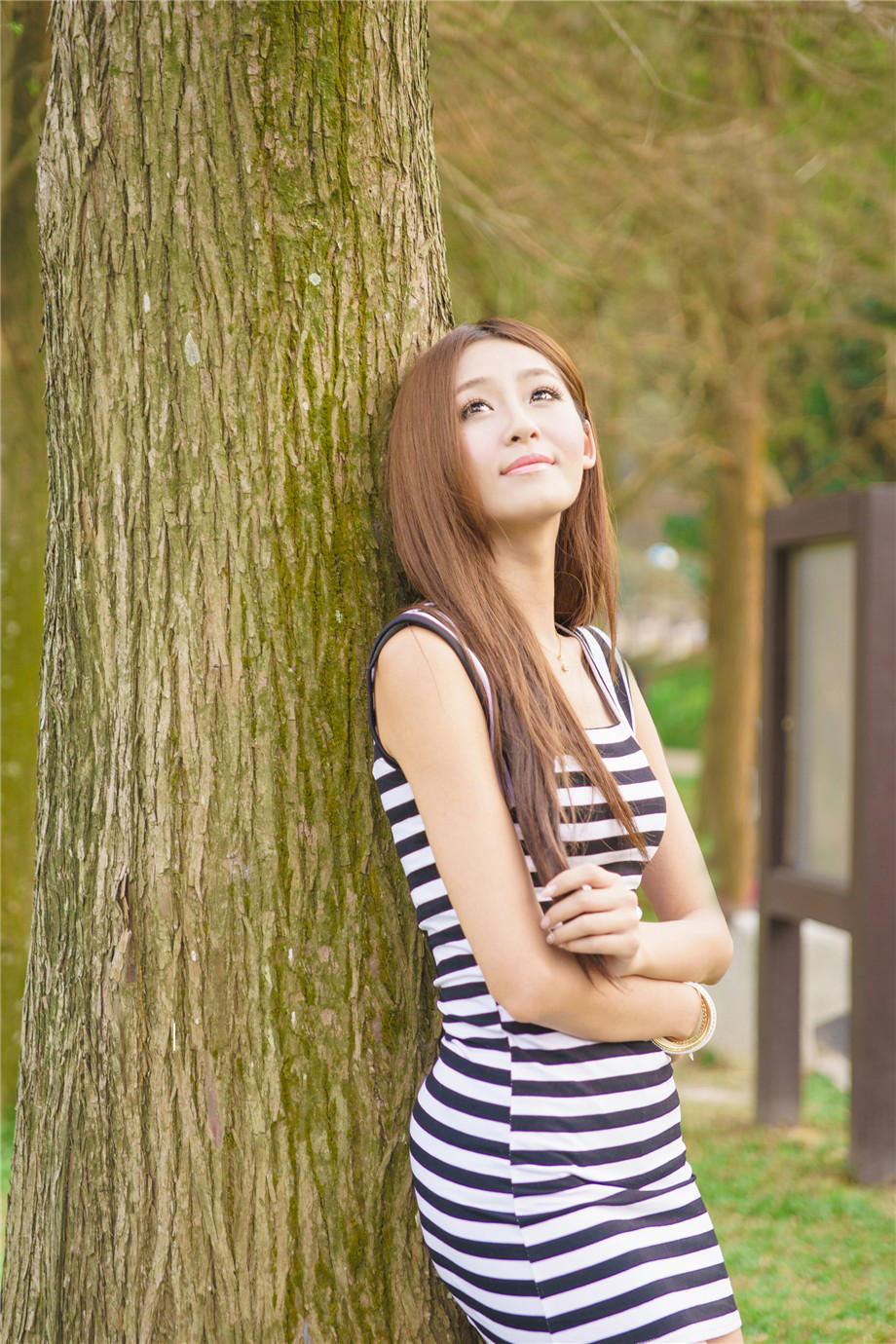 为了金钱　她甘愿被潜规则