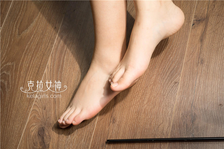 两女互相摸呻呤香草 强奷系列小说在线阅读