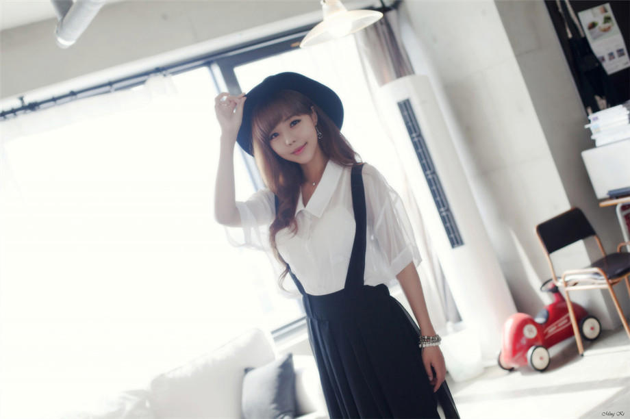 我想上我亲姐 悄悄掀开姐姐的被子 玩美房房东