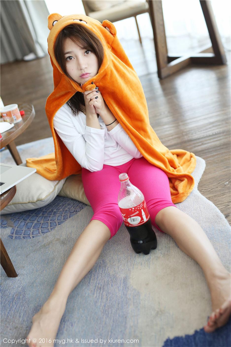 在车上给老公带绿帽子 老婆你真紧老公喂饱你 老公用家法狠打老婆