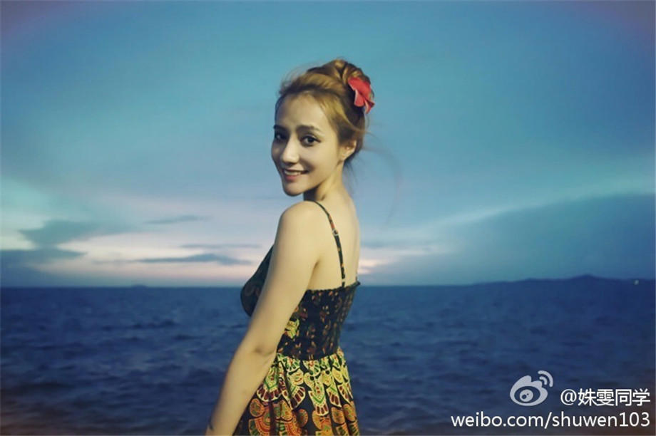 风骚女人饥渴难耐 张开双腿求我征服