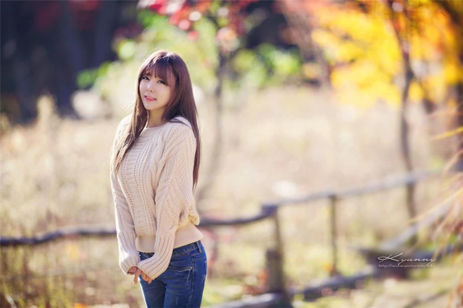 她掀开裙子骑在我身上 谁来舔我 上司在野外吃我奶