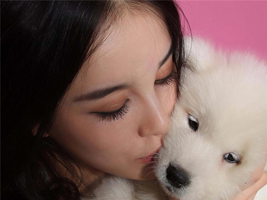 酒吧疯狂 那夜在酒吧我被陌生男人狂吻私处