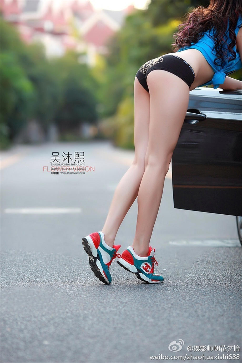 爸爸的变身香水李晓朋 超低腰露臀牛仔裤 裤子夹的太紧图片