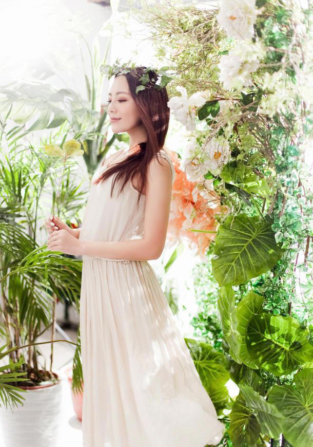 发现高校教务长奈津子的性秘密