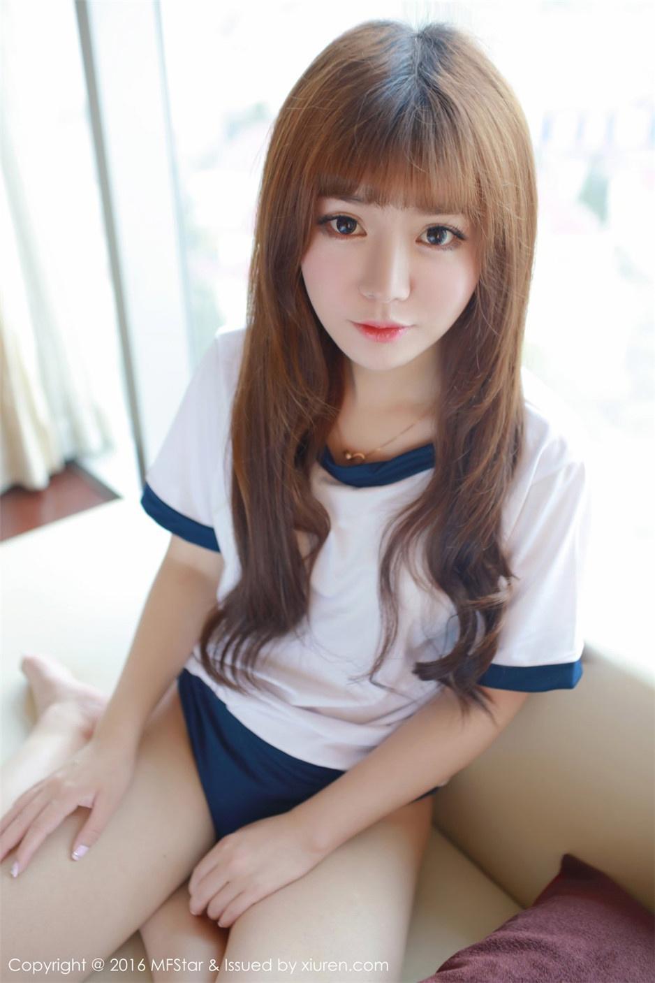 红的灯笼难忘的情