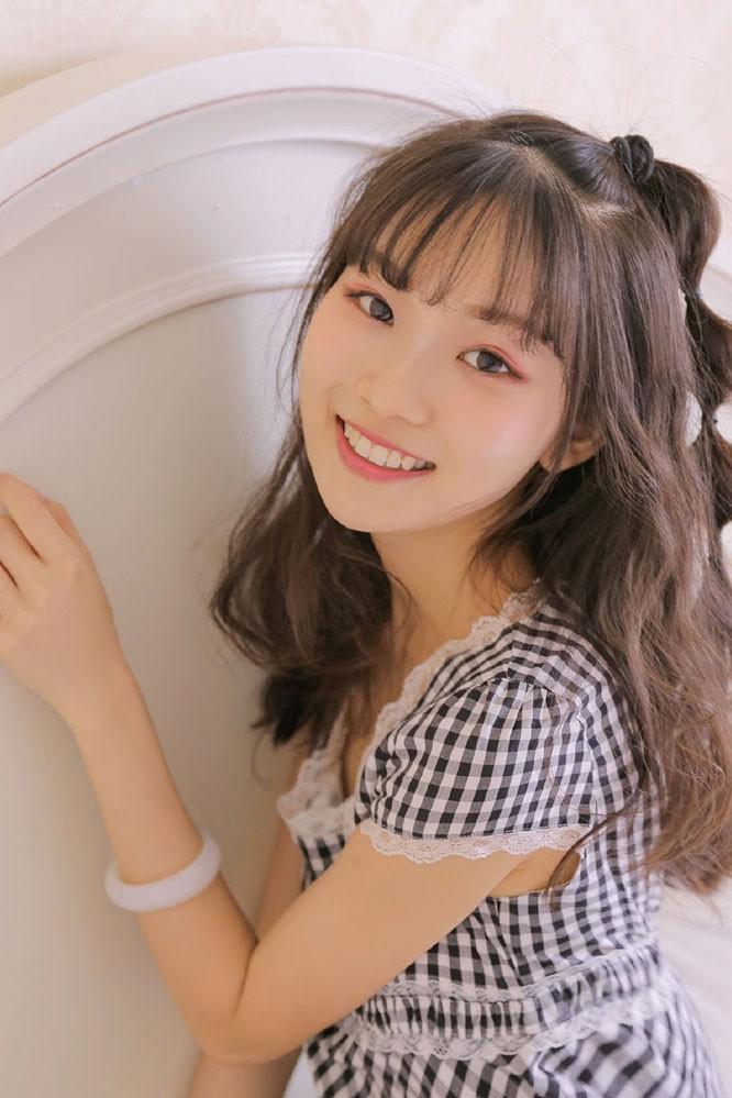 老公和老婆一块看电视，正巧播放一个新闻调查