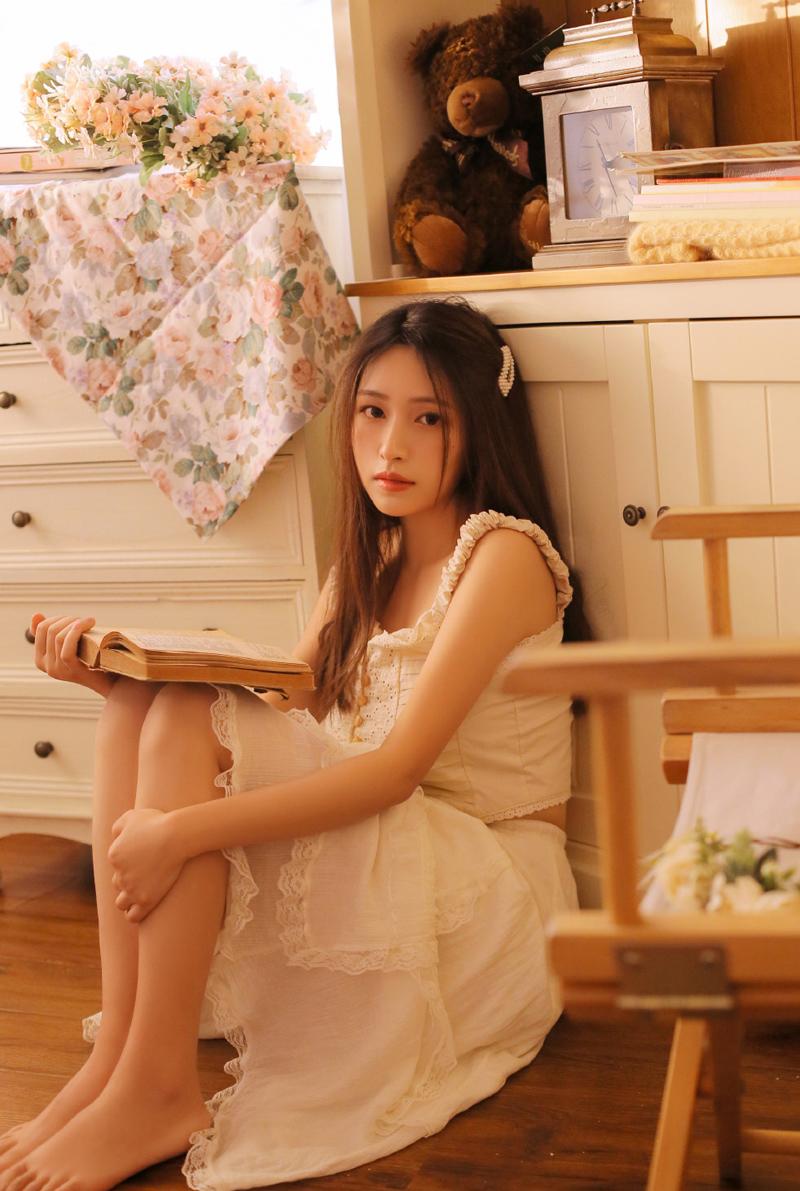 6年性交易使漂亮女大学生堕落了...?