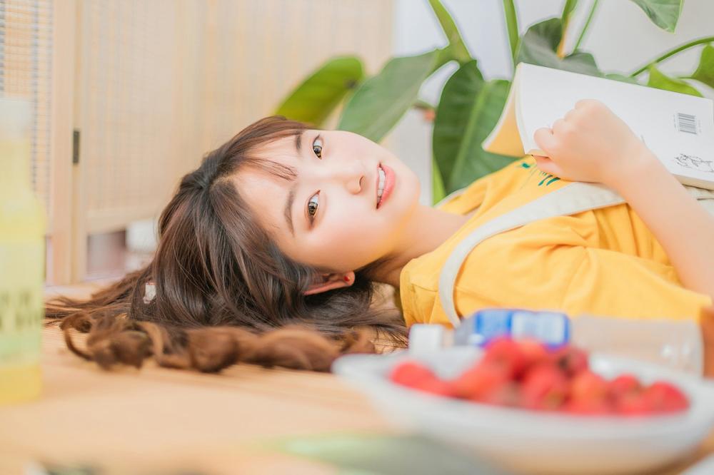 床上观戏 我在仔细地吸取着精华妈妈却在一旁偷看