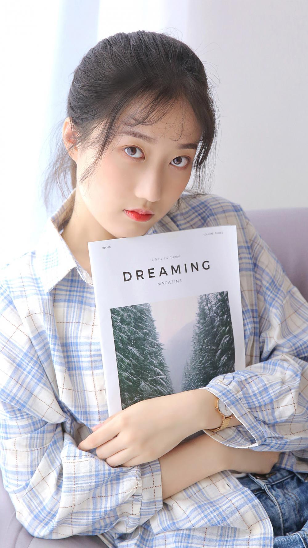 我将失足妇女骗进到小树林里.....