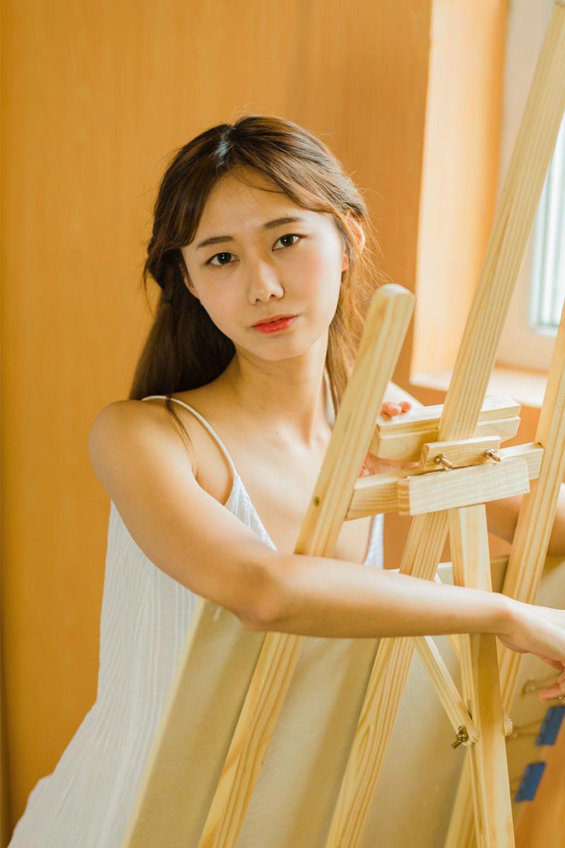 不要人夸好颜色 美女和男人亲嘴