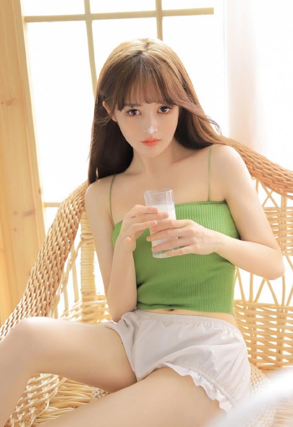 口述：好色老公在车站盯着美女不眨眼