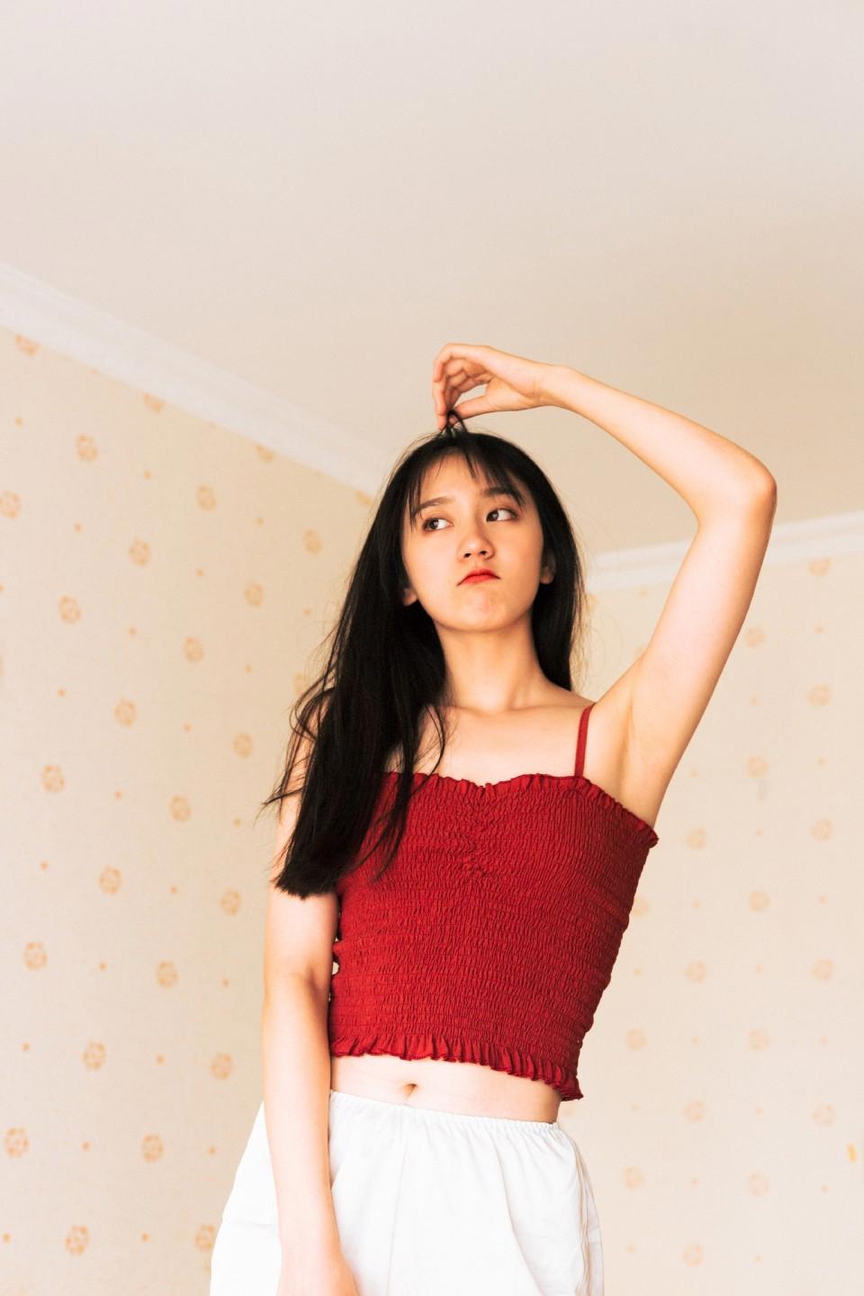 女大学生为了工作我献身给老板当情人