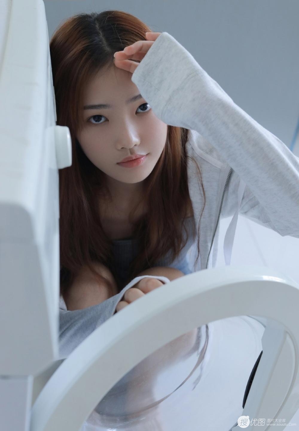 公公带女人回家做那事，他的大家伙看的我心砰砰跳
