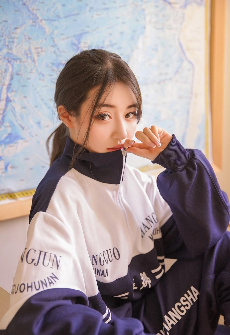 袭胸动态图 一女多男npl