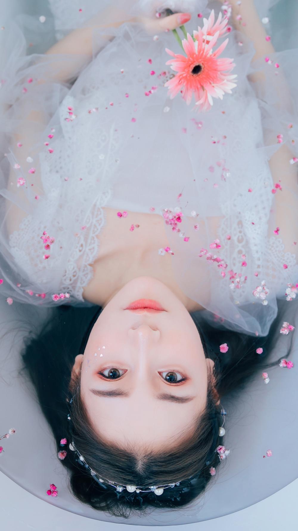办公室艳事:我尝试了别人的老公