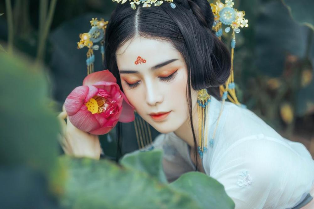 老公衣兜掉出了妹妹的比基尼内裤
