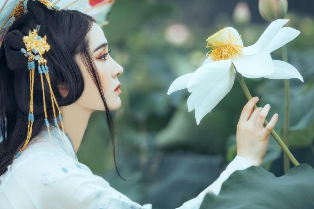 奶奶在路边捡到个傻根孩子却是我们全村的福星