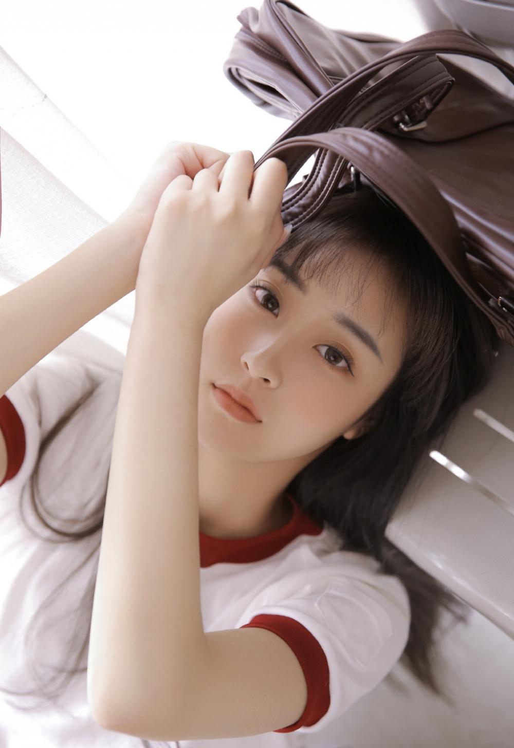 乱伦故事:漂亮性感的妈妈勾引儿子进入自己身体