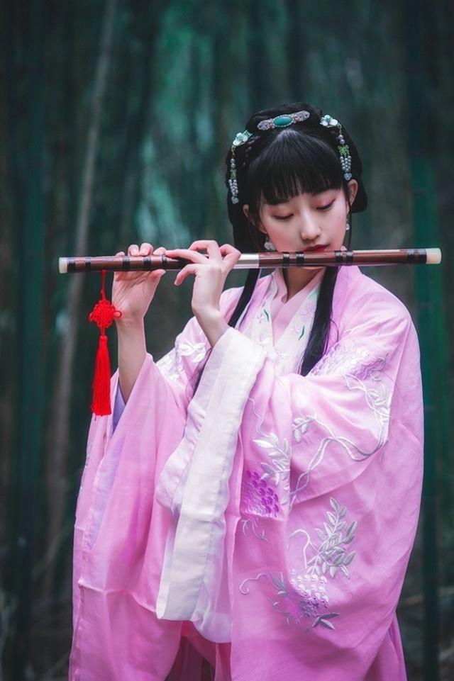 他玩命糟蹋那对在玉米地里扒下裤衩的男女