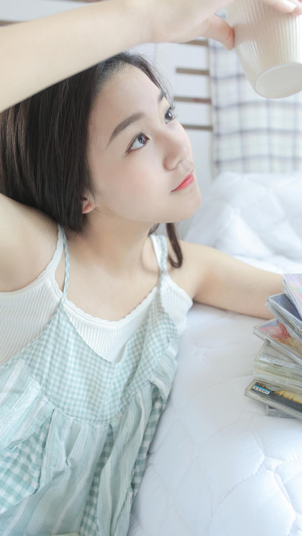 忠厚姐夫竟跟小妹在床上激情乱伦