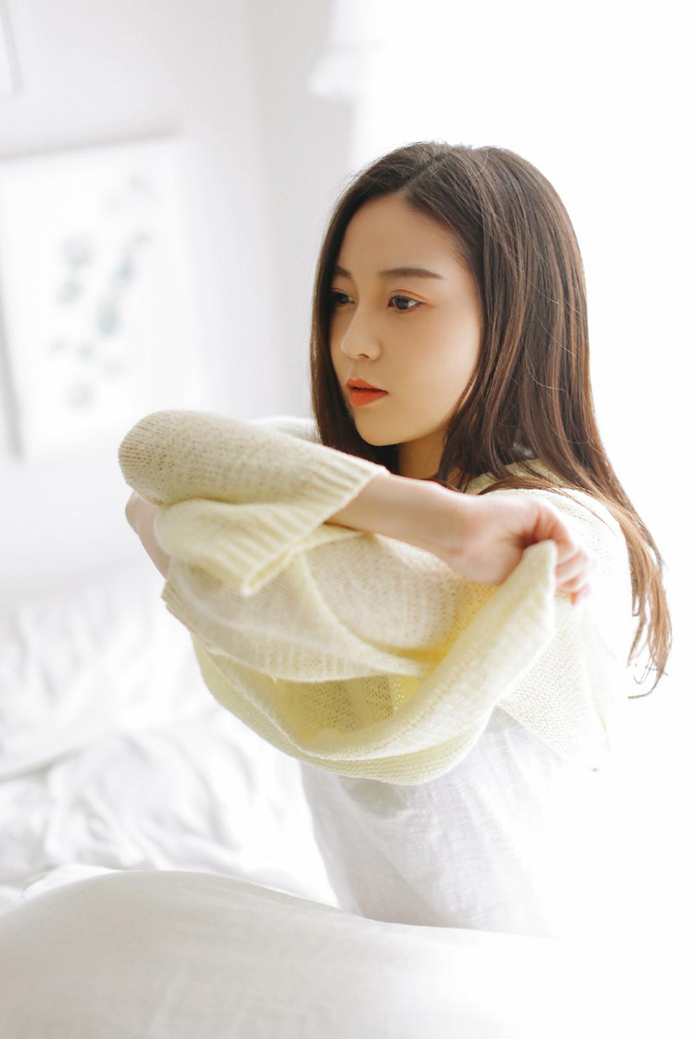 和她在她前夫房子里同居太尴尬