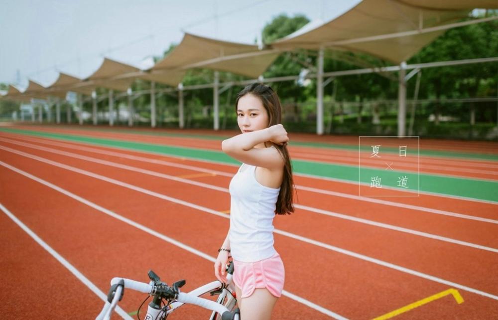 吐血！新婚夜老公和哥们睡婚床而我只能睡沙发