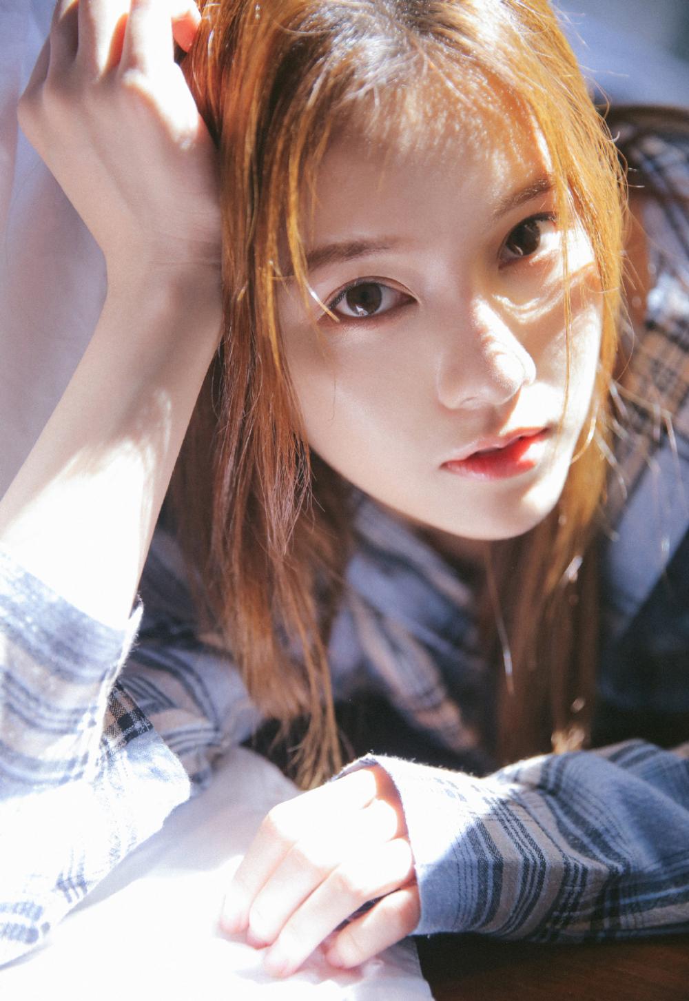 刚见儿媳准公公竟抱着她哭