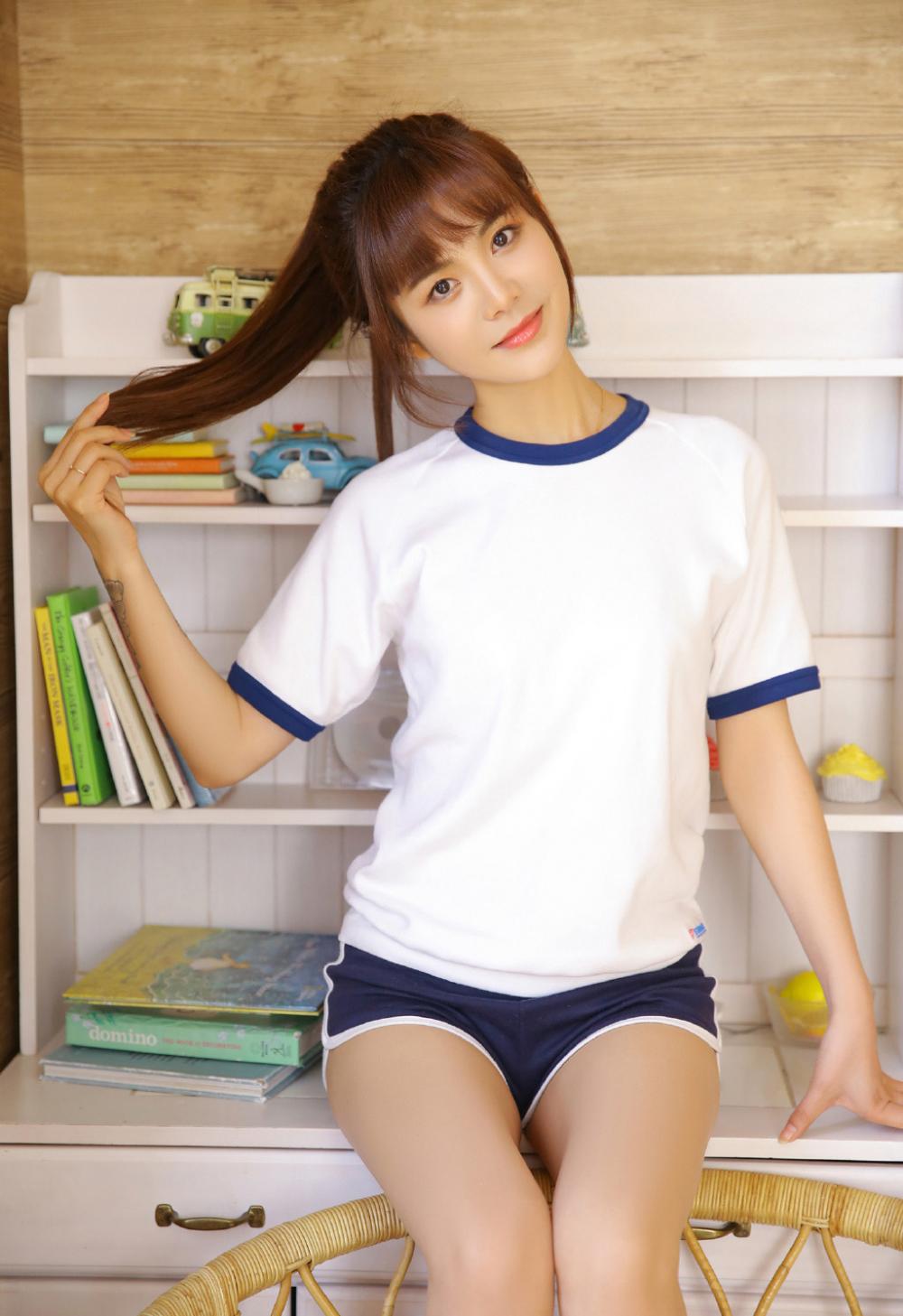 帅哥和美女抓胸在床上 破女视频免费观看