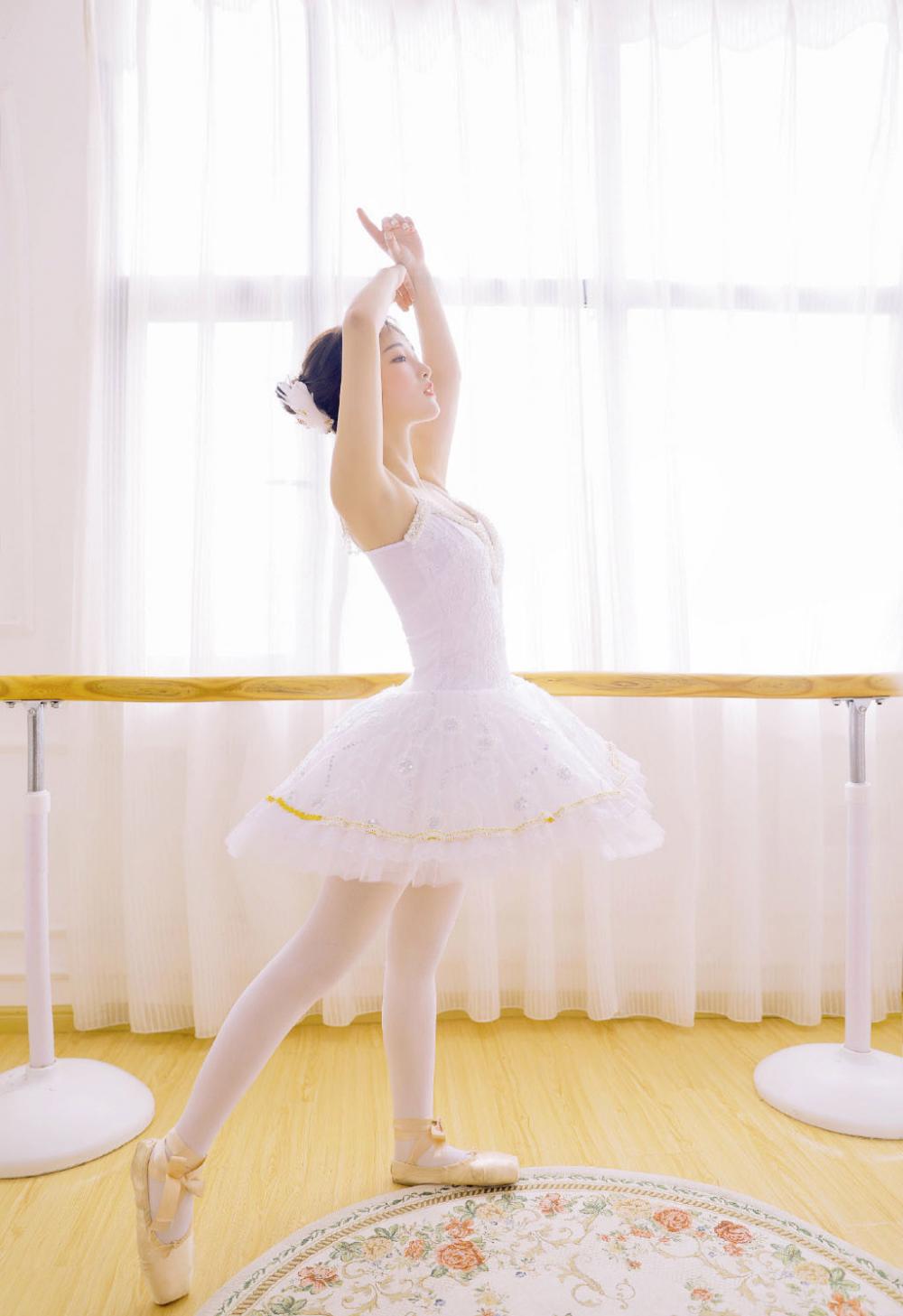 和继母发生了关系 发现她下面湿得很厉害 体操美女不幸爆菊而亡