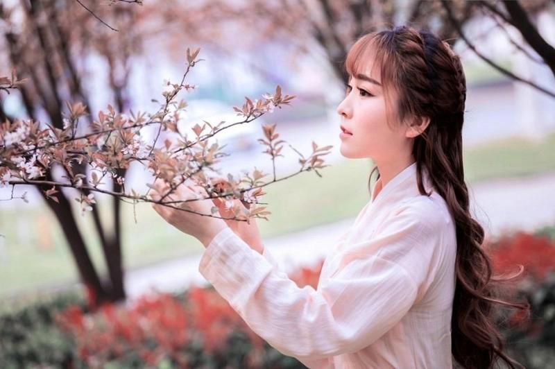 情感故事:洞房之夜婆婆和老公睡婚床我睡沙发