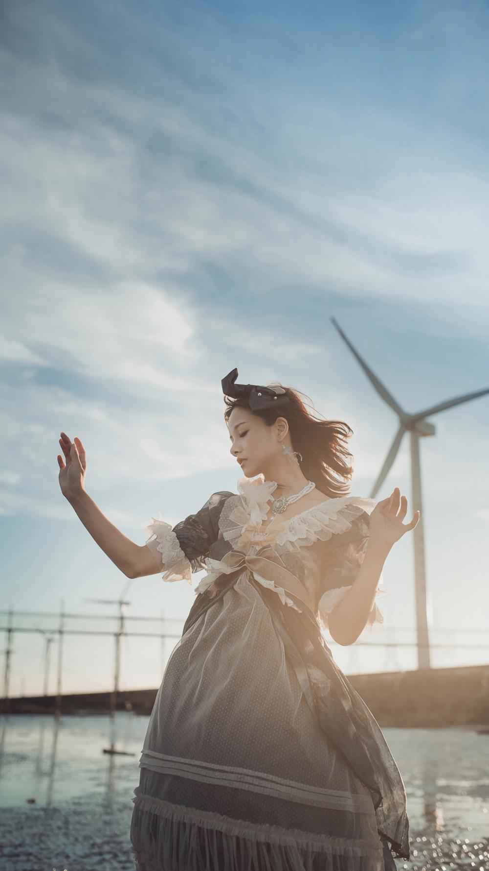 跟灰太狼玩暧昧的淡定女子