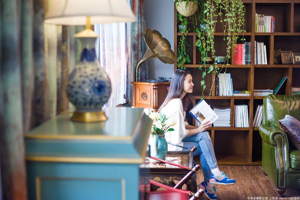 和老公在客厅做爱被公公看到了