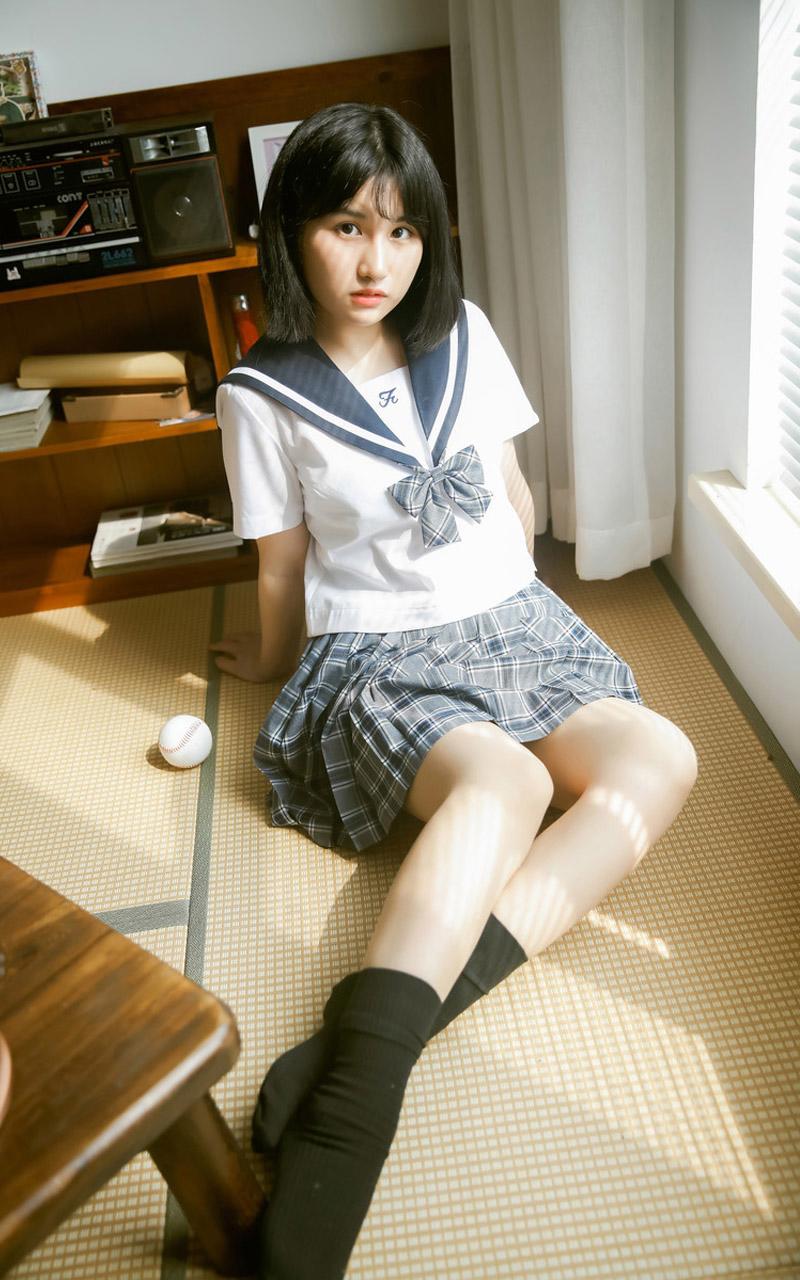 求电影《从你的全世界路过》里面，幺鸡和陈末在墙上画的撑伞的小姑娘？
