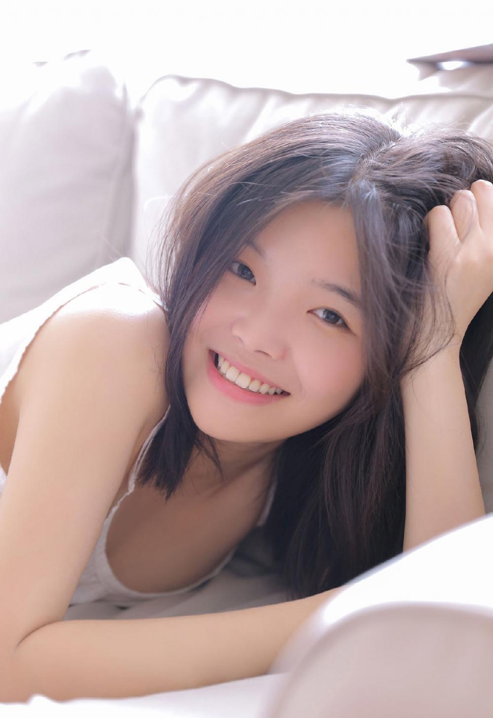 她在洞房里跪着向丈夫哀求