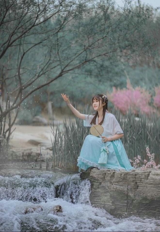 我在家待产，老公和老板娘在我的床上厮混