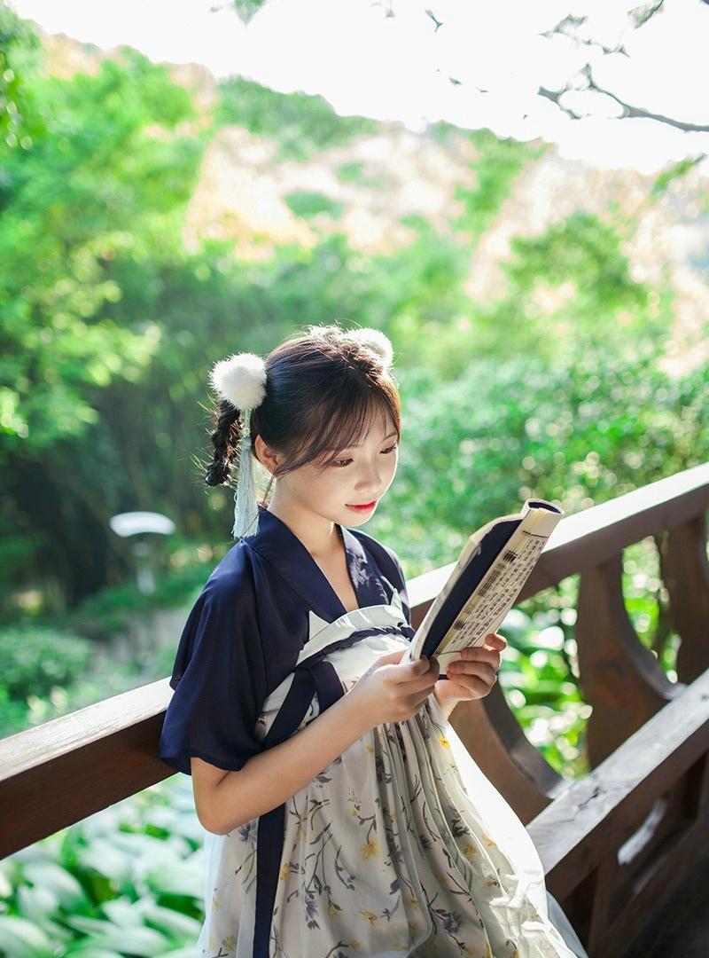 他手伸进了我的内裤里 啊不要嗯啊好粗