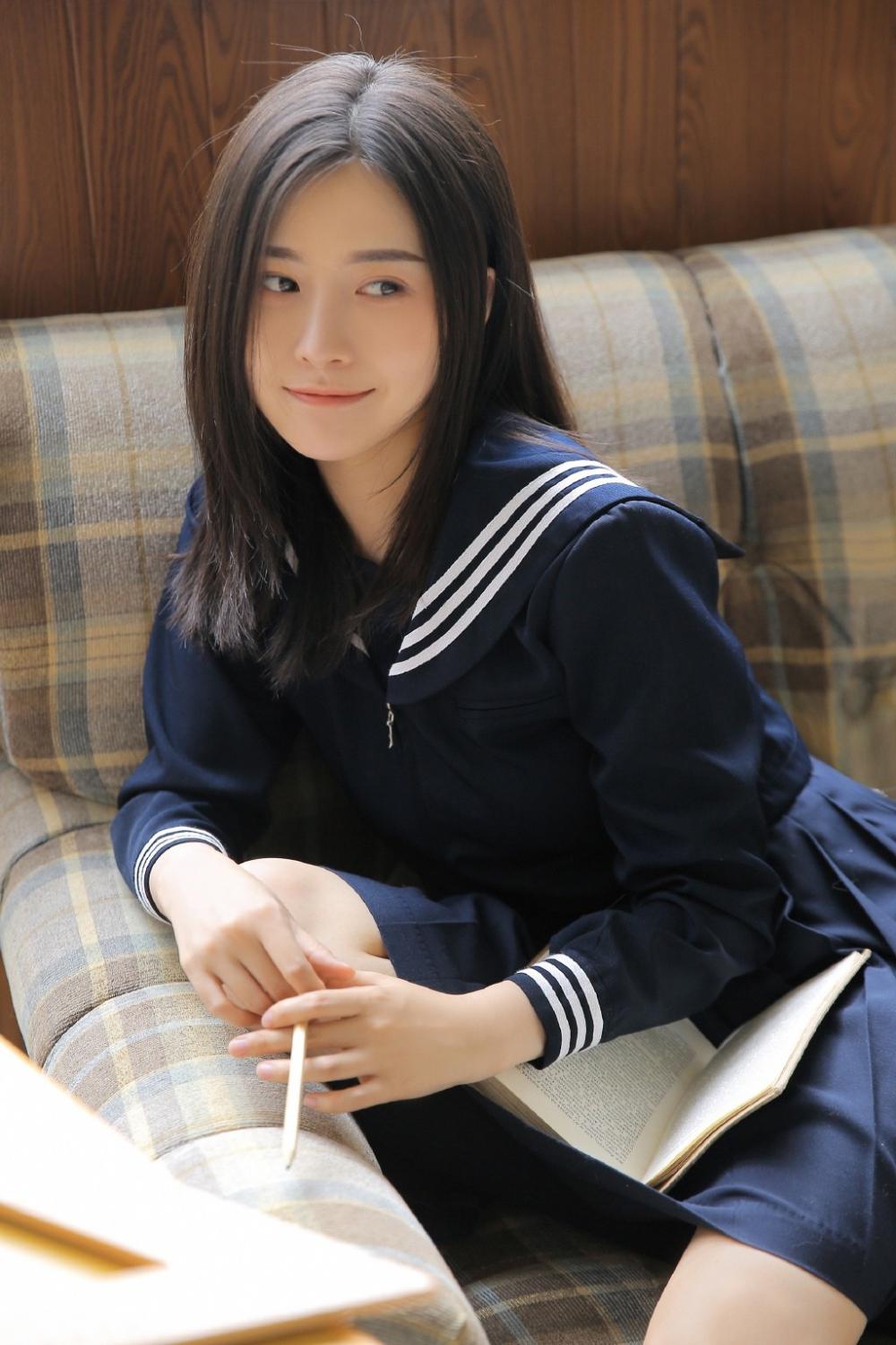 拘束少女 床上饥渴的她要我在她的海洋里遨游