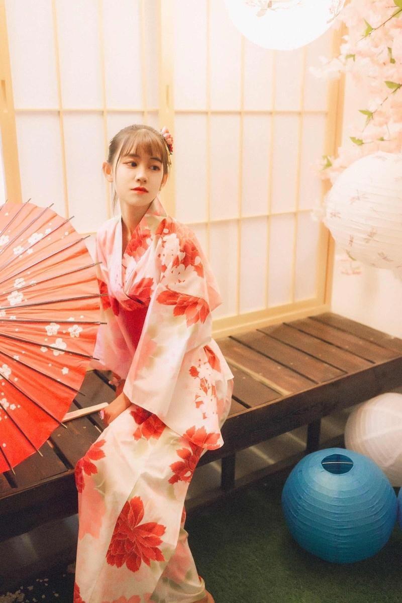 扒下裤子抚摸下体揉胸还拍裸 桃花村野事