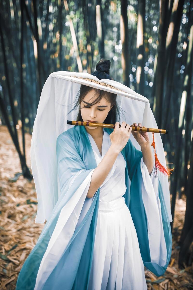 背着养我的富婆玩女人 最终落得人财两失