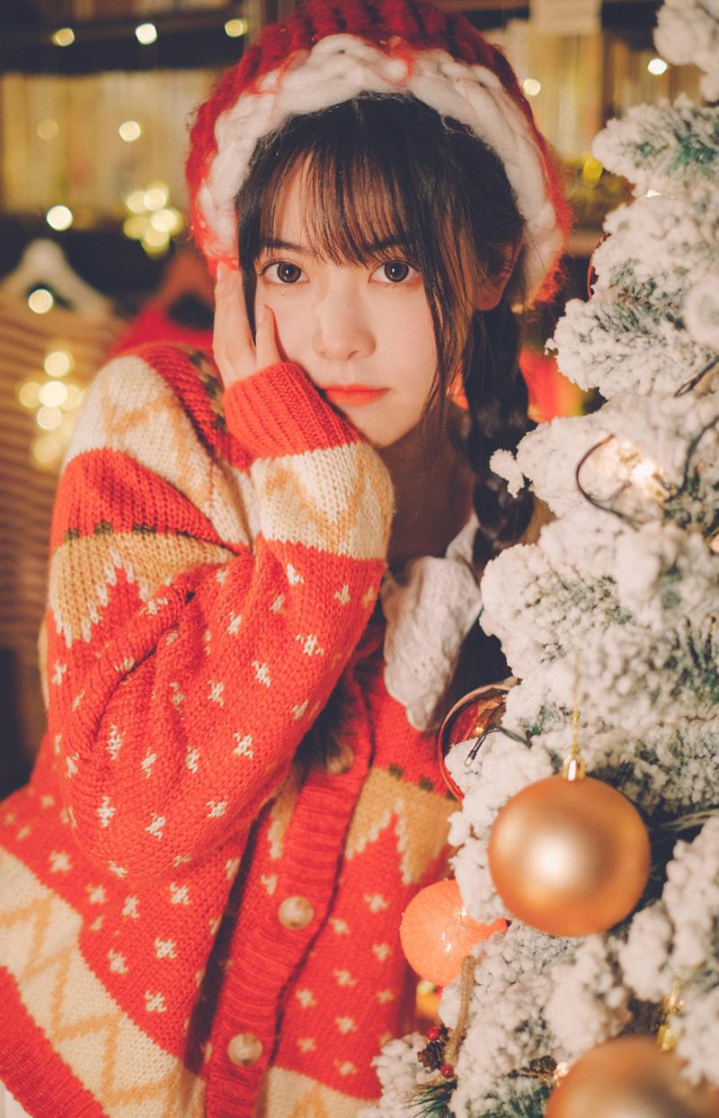 父皇皇兄们不儿好痛 我女朋友被8个男人轮插了 船夫和三个女儿