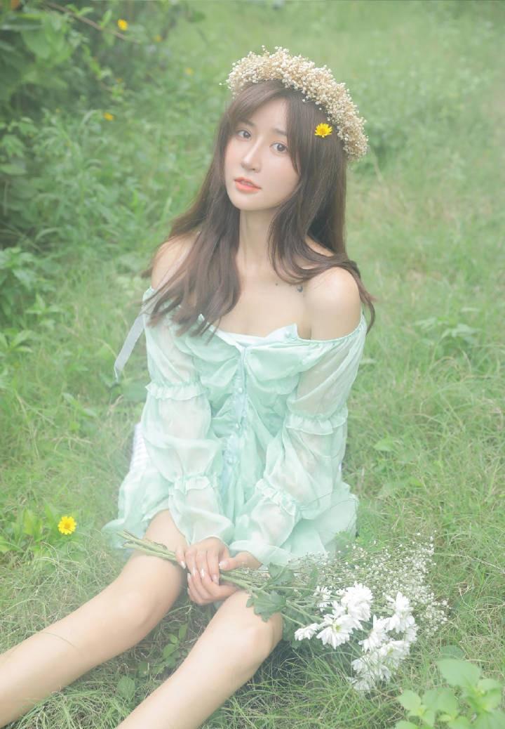 老公同三个男人一起搞我 忍不住用擀面杖 自述 搬开老师腿射