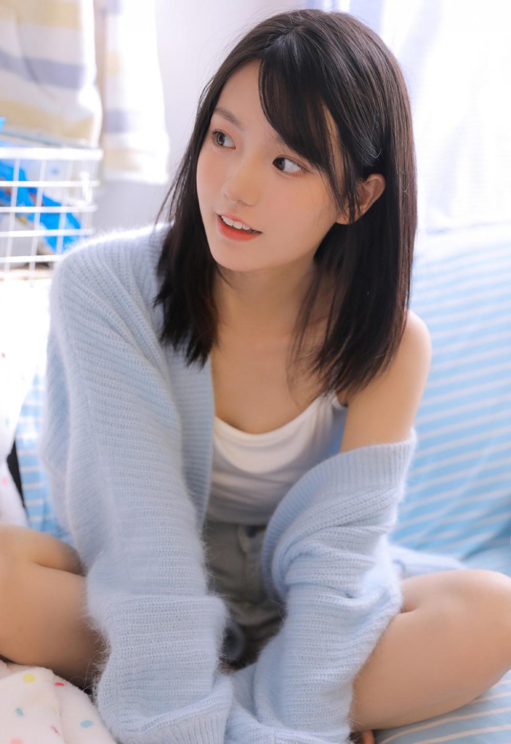 乡村艳妇真豪放 挺着白嫩峰峦伸手摸到我裆上