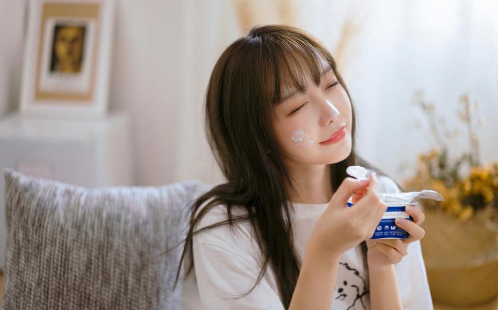 妈妈晚上总是骑我身上 妈妈亲自给我性教育 妈妈叫我亲她下面