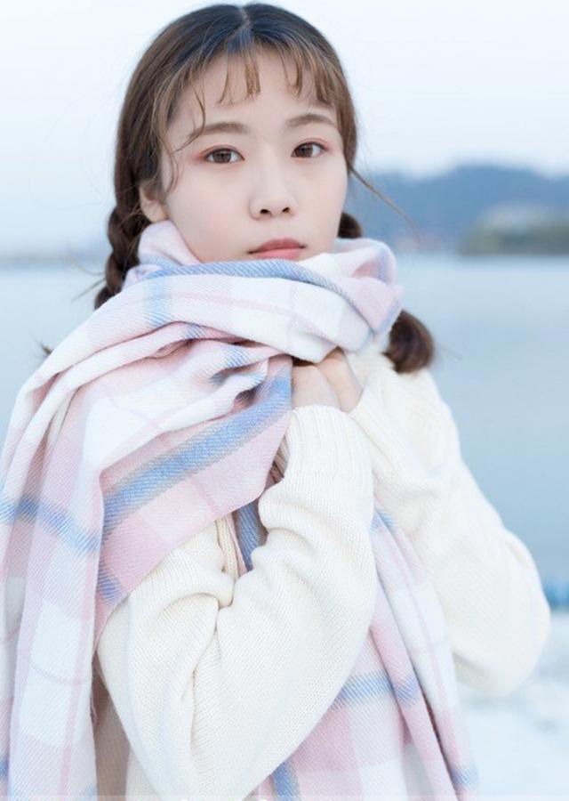 跳来跳去的女孩