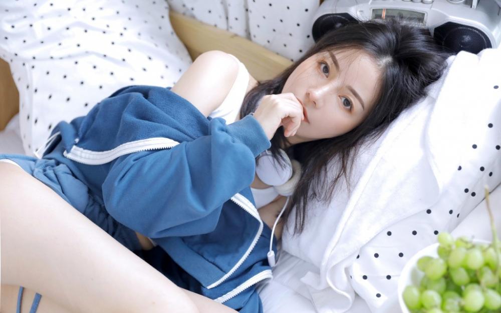 我操了女老师 底下没穿裤子被同桌摸出水